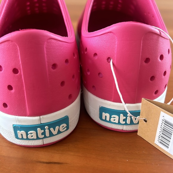 NWT Native Jefferson Hollywood Pink/Shell White US J2 - Picture 3 of 5